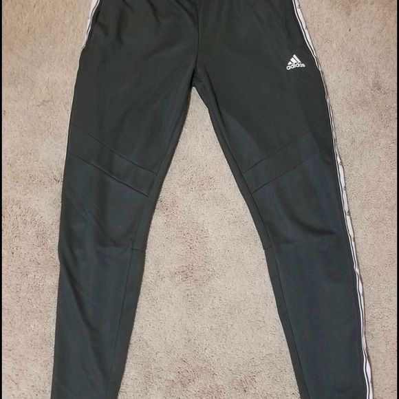 Men’s sweats need it gone don’t wear it anymore - Picture 1 of 4
